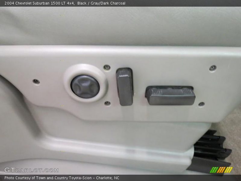 Controls of 2004 Suburban 1500 LT 4x4