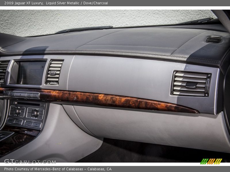 Liquid Silver Metallic / Dove/Charcoal 2009 Jaguar XF Luxury