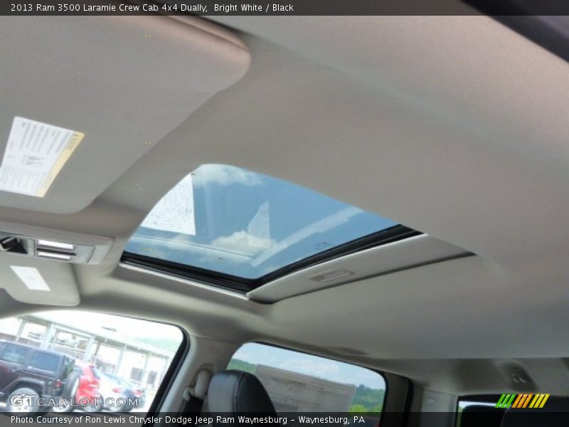Bright White / Black 2013 Ram 3500 Laramie Crew Cab 4x4 Dually