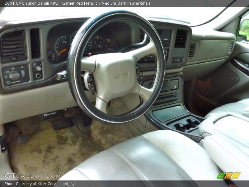 Dashboard of 2001 Yukon Denali AWD