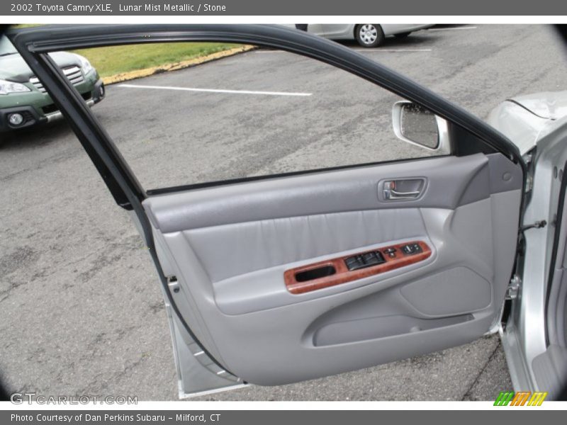Lunar Mist Metallic / Stone 2002 Toyota Camry XLE