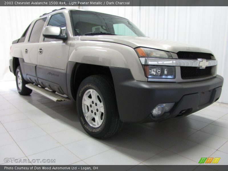 Light Pewter Metallic / Dark Charcoal 2003 Chevrolet Avalanche 1500 4x4