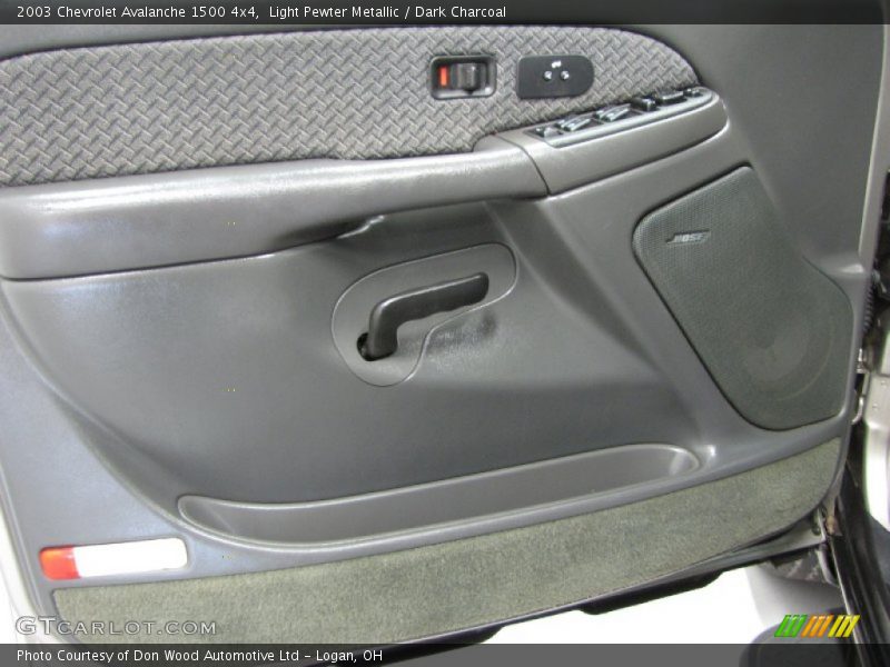 Light Pewter Metallic / Dark Charcoal 2003 Chevrolet Avalanche 1500 4x4