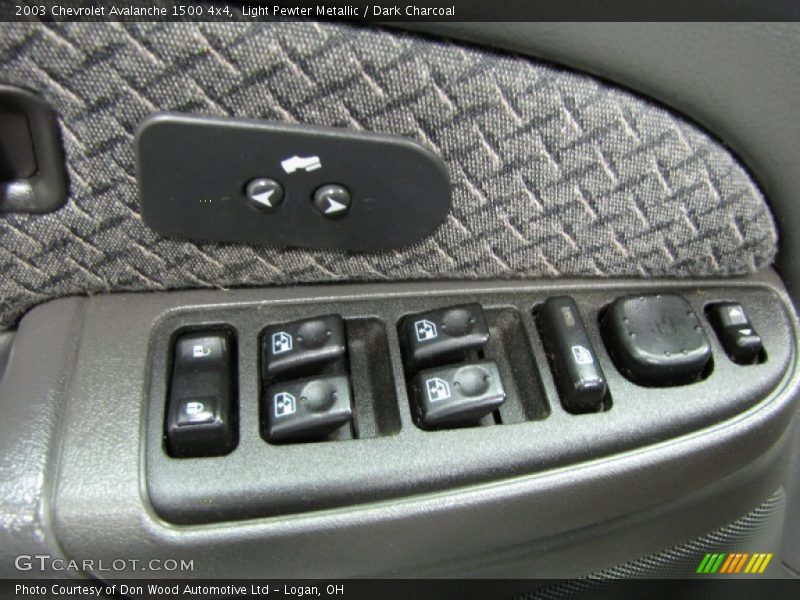 Light Pewter Metallic / Dark Charcoal 2003 Chevrolet Avalanche 1500 4x4
