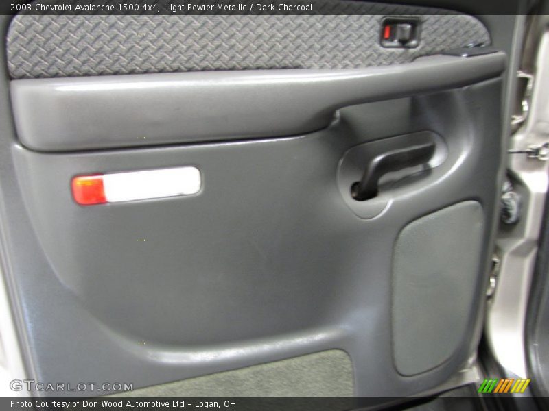 Light Pewter Metallic / Dark Charcoal 2003 Chevrolet Avalanche 1500 4x4