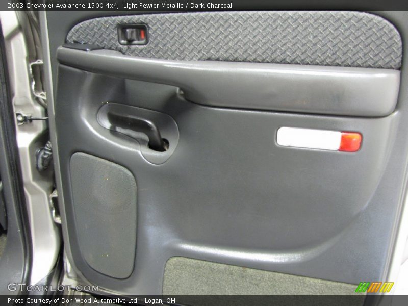 Light Pewter Metallic / Dark Charcoal 2003 Chevrolet Avalanche 1500 4x4