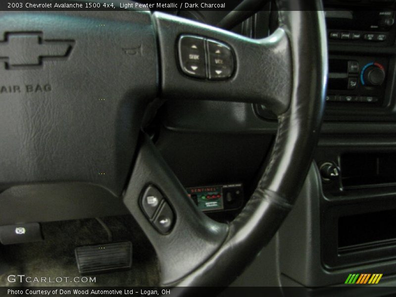Light Pewter Metallic / Dark Charcoal 2003 Chevrolet Avalanche 1500 4x4