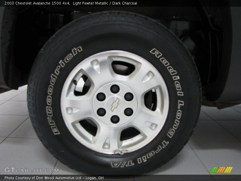 Light Pewter Metallic / Dark Charcoal 2003 Chevrolet Avalanche 1500 4x4