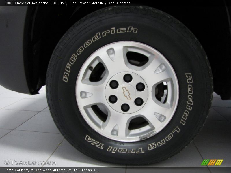 Light Pewter Metallic / Dark Charcoal 2003 Chevrolet Avalanche 1500 4x4