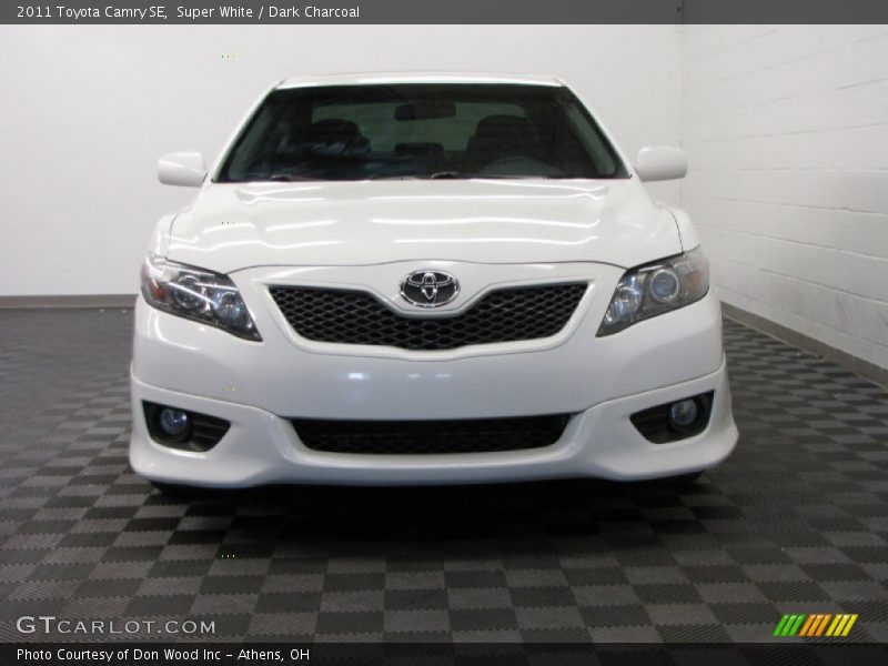 Super White / Dark Charcoal 2011 Toyota Camry SE