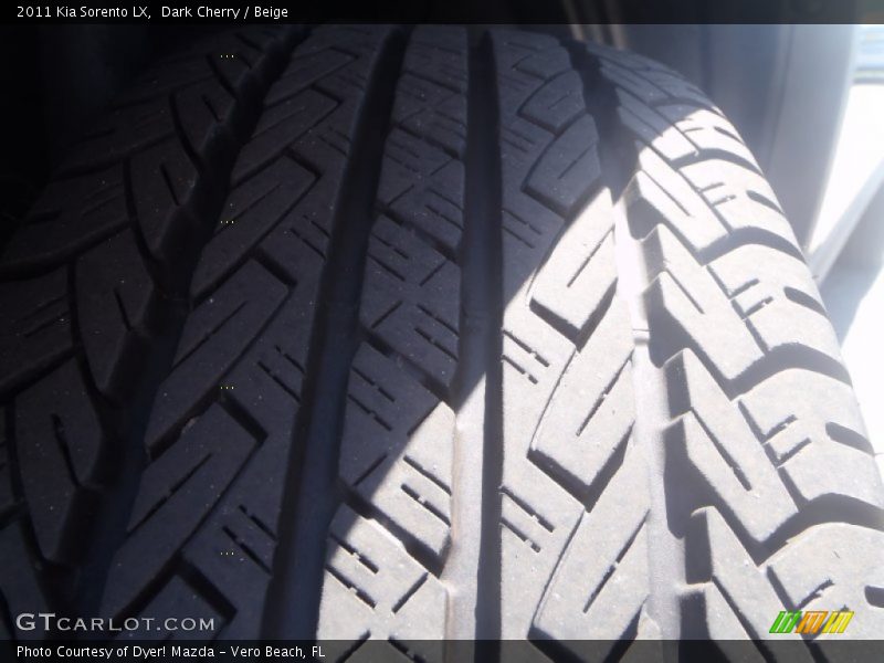 Dark Cherry / Beige 2011 Kia Sorento LX