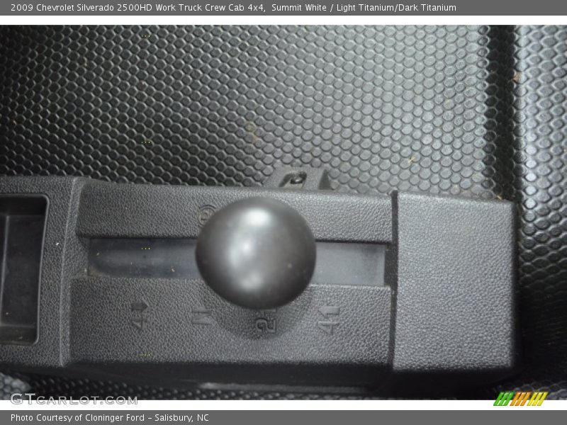 Summit White / Light Titanium/Dark Titanium 2009 Chevrolet Silverado 2500HD Work Truck Crew Cab 4x4