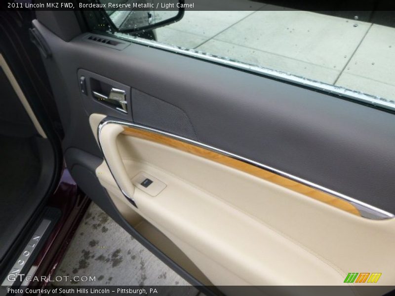Bordeaux Reserve Metallic / Light Camel 2011 Lincoln MKZ FWD