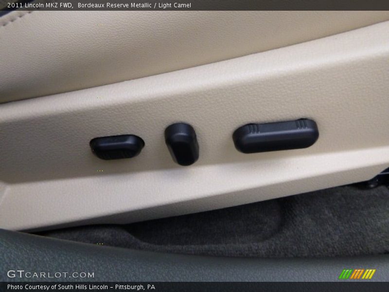 Bordeaux Reserve Metallic / Light Camel 2011 Lincoln MKZ FWD