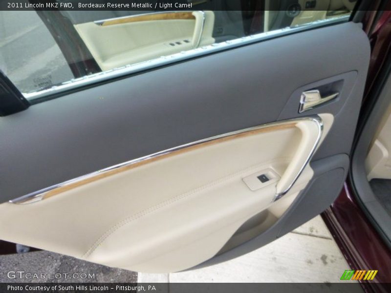 Bordeaux Reserve Metallic / Light Camel 2011 Lincoln MKZ FWD