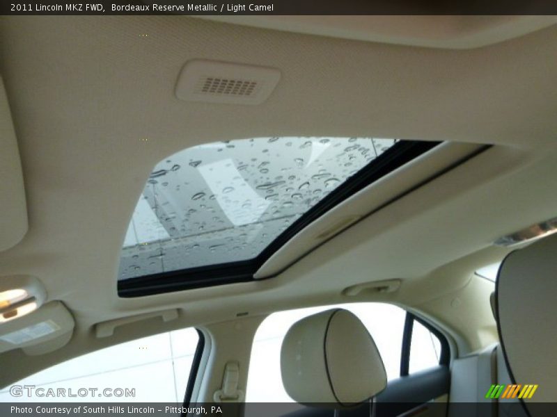 Bordeaux Reserve Metallic / Light Camel 2011 Lincoln MKZ FWD