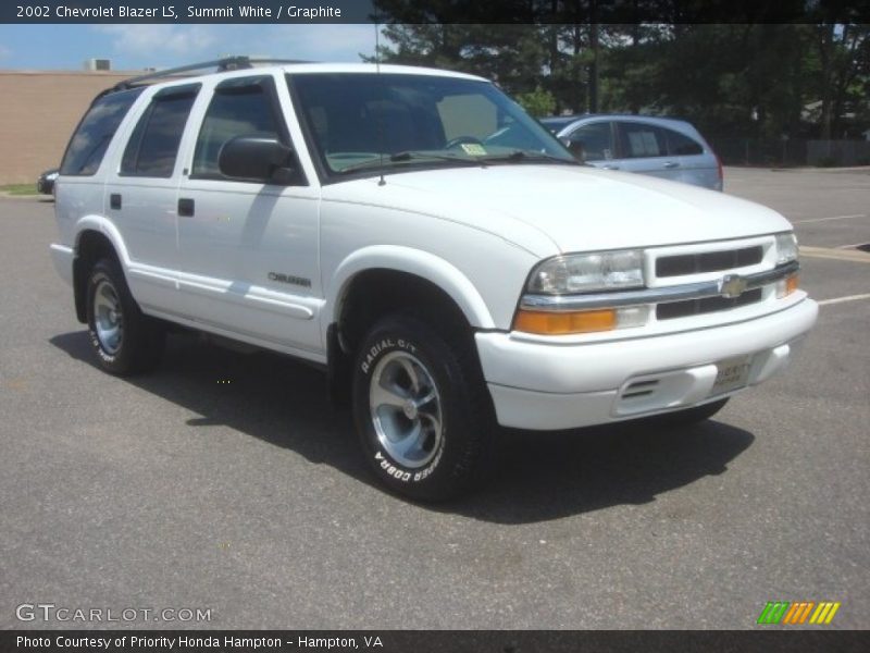 Front 3/4 View of 2002 Blazer LS