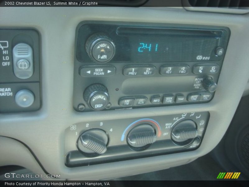 Summit White / Graphite 2002 Chevrolet Blazer LS