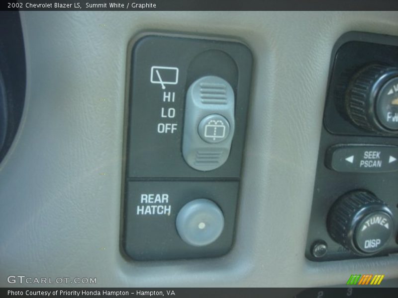Summit White / Graphite 2002 Chevrolet Blazer LS