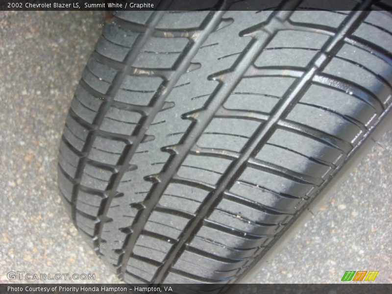 Summit White / Graphite 2002 Chevrolet Blazer LS