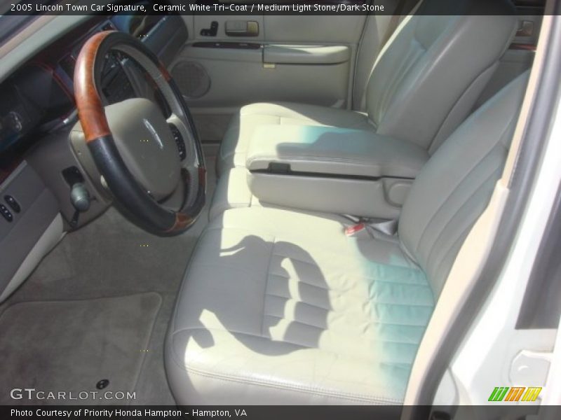 Ceramic White Tri-Coat / Medium Light Stone/Dark Stone 2005 Lincoln Town Car Signature