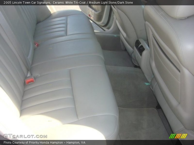 Ceramic White Tri-Coat / Medium Light Stone/Dark Stone 2005 Lincoln Town Car Signature