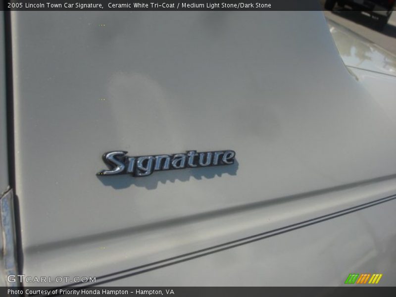 Ceramic White Tri-Coat / Medium Light Stone/Dark Stone 2005 Lincoln Town Car Signature
