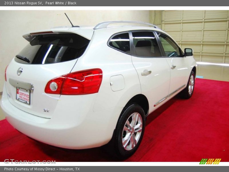 Pearl White / Black 2013 Nissan Rogue SV