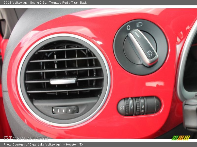 Tornado Red / Titan Black 2013 Volkswagen Beetle 2.5L