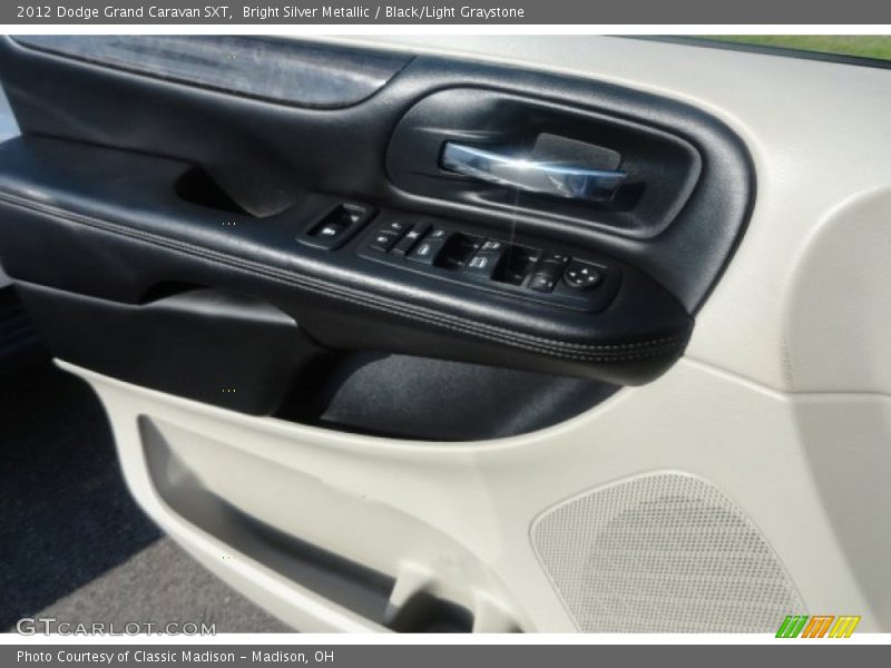 Bright Silver Metallic / Black/Light Graystone 2012 Dodge Grand Caravan SXT