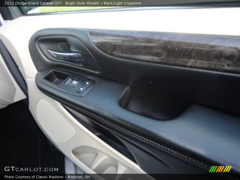 Bright Silver Metallic / Black/Light Graystone 2012 Dodge Grand Caravan SXT