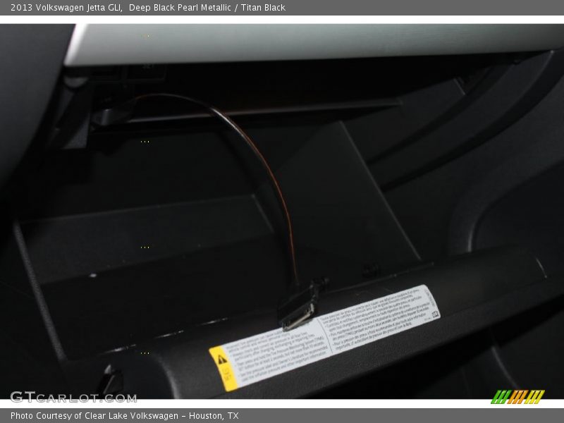 Deep Black Pearl Metallic / Titan Black 2013 Volkswagen Jetta GLI