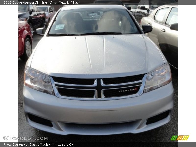 Bright Silver Metallic / Black 2012 Dodge Avenger SE