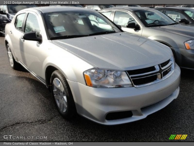 Bright Silver Metallic / Black 2012 Dodge Avenger SE