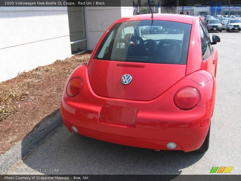 Red Uni / Black 2000 Volkswagen New Beetle GL Coupe