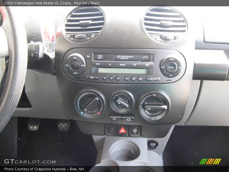 Red Uni / Black 2000 Volkswagen New Beetle GL Coupe