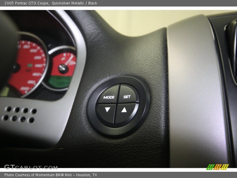 Controls of 2005 GTO Coupe