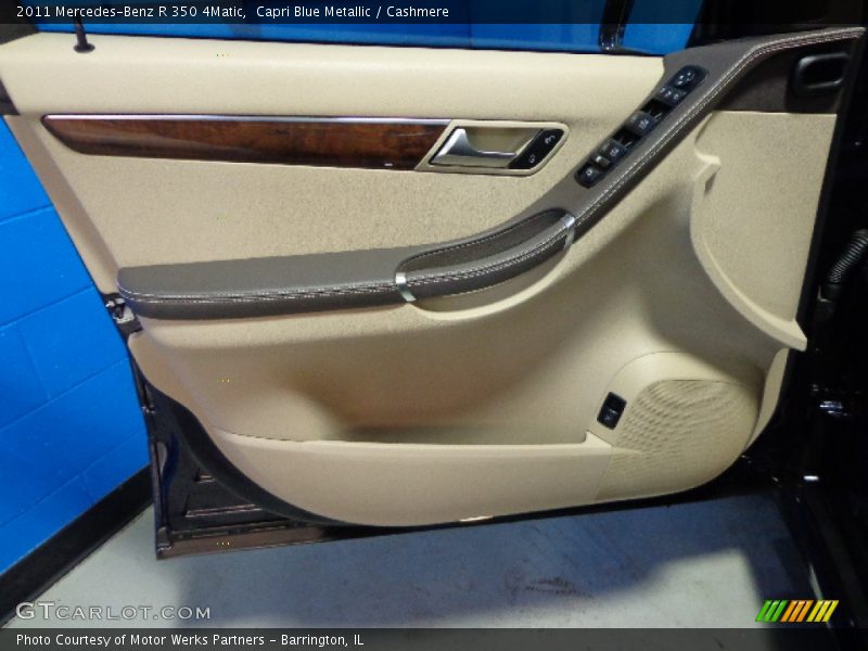 Door Panel of 2011 R 350 4Matic