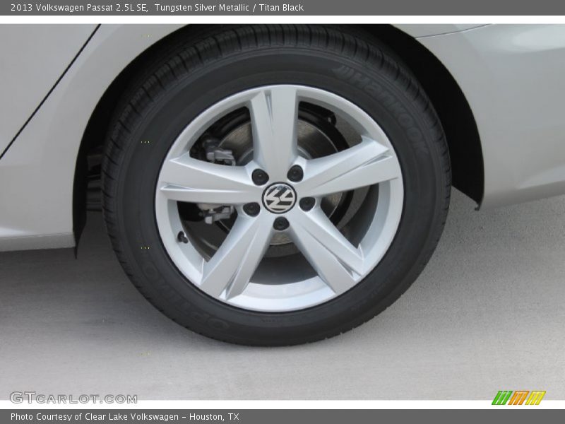 Tungsten Silver Metallic / Titan Black 2013 Volkswagen Passat 2.5L SE