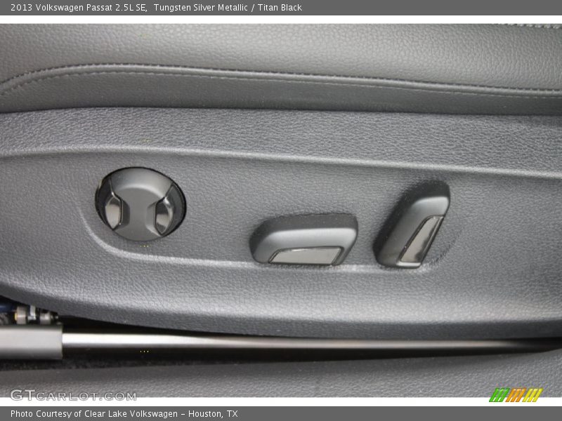 Tungsten Silver Metallic / Titan Black 2013 Volkswagen Passat 2.5L SE