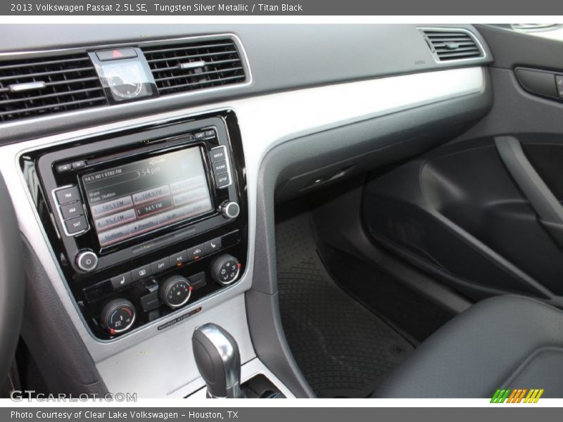 Tungsten Silver Metallic / Titan Black 2013 Volkswagen Passat 2.5L SE