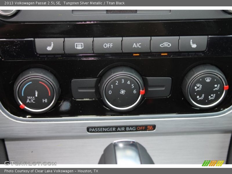 Tungsten Silver Metallic / Titan Black 2013 Volkswagen Passat 2.5L SE