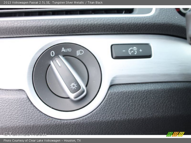 Tungsten Silver Metallic / Titan Black 2013 Volkswagen Passat 2.5L SE