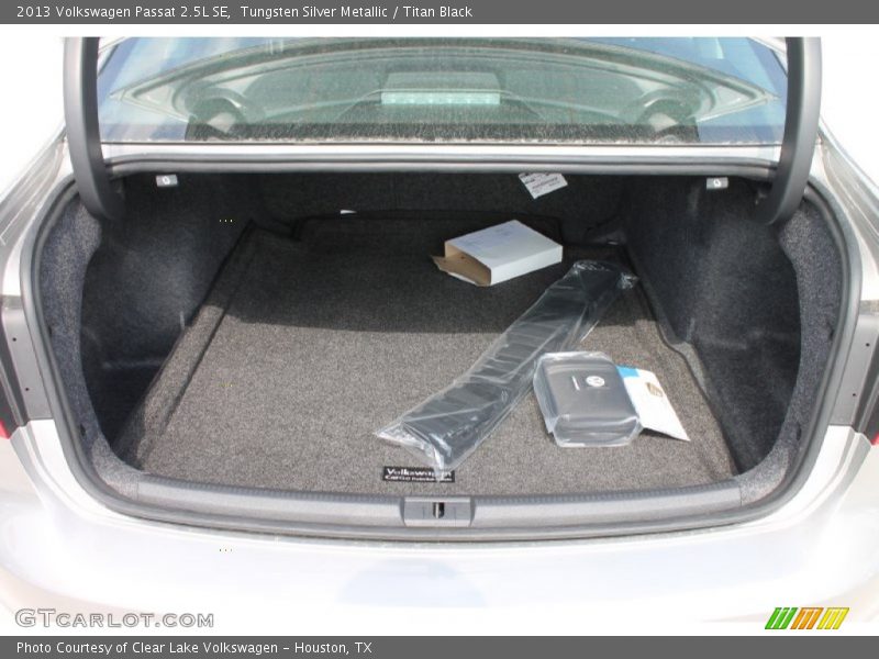 Tungsten Silver Metallic / Titan Black 2013 Volkswagen Passat 2.5L SE