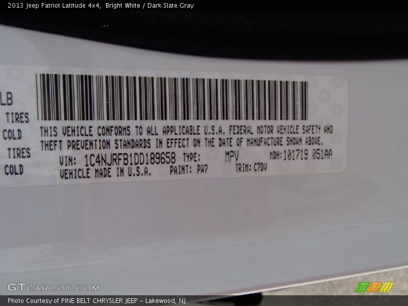 Bright White / Dark Slate Gray 2013 Jeep Patriot Latitude 4x4