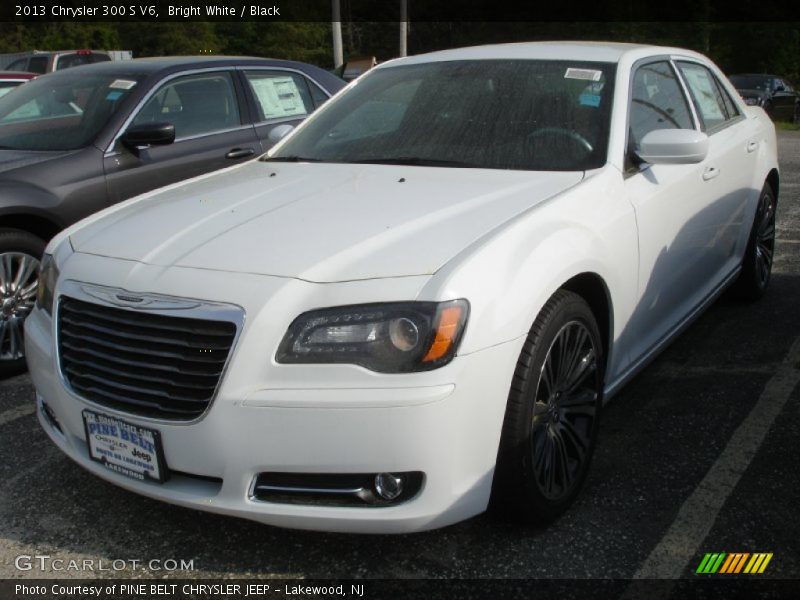 Bright White / Black 2013 Chrysler 300 S V6