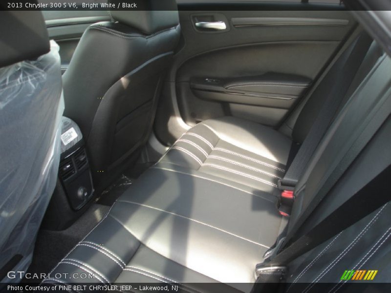 Bright White / Black 2013 Chrysler 300 S V6
