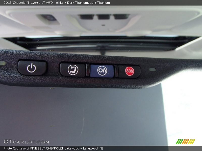 White / Dark Titanium/Light Titanium 2013 Chevrolet Traverse LT AWD