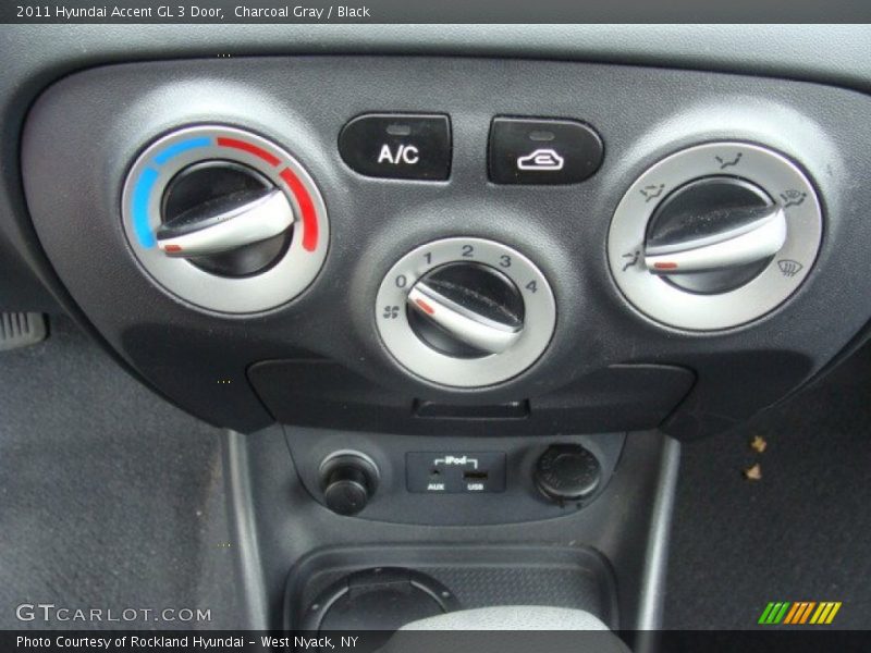 Controls of 2011 Accent GL 3 Door