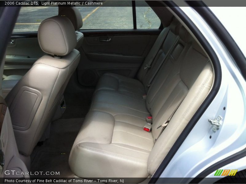 Light Platinum Metallic / Cashmere 2006 Cadillac DTS